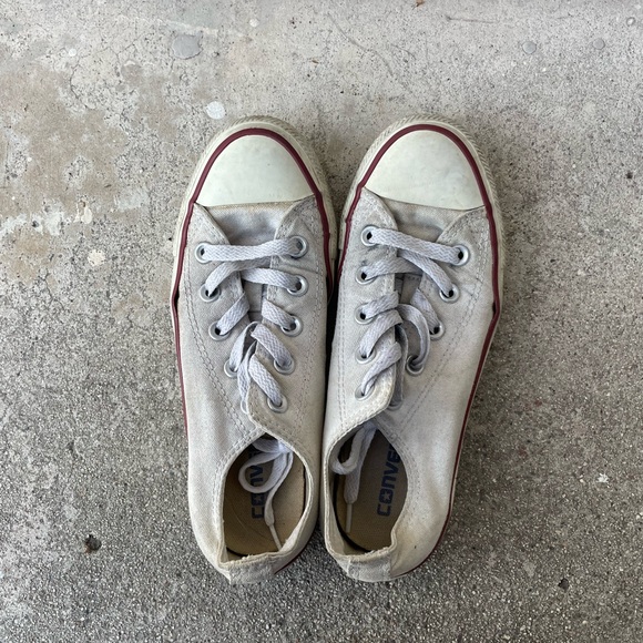 White converse (4 men’s/ 6 women’s) - Picture 1 of 3